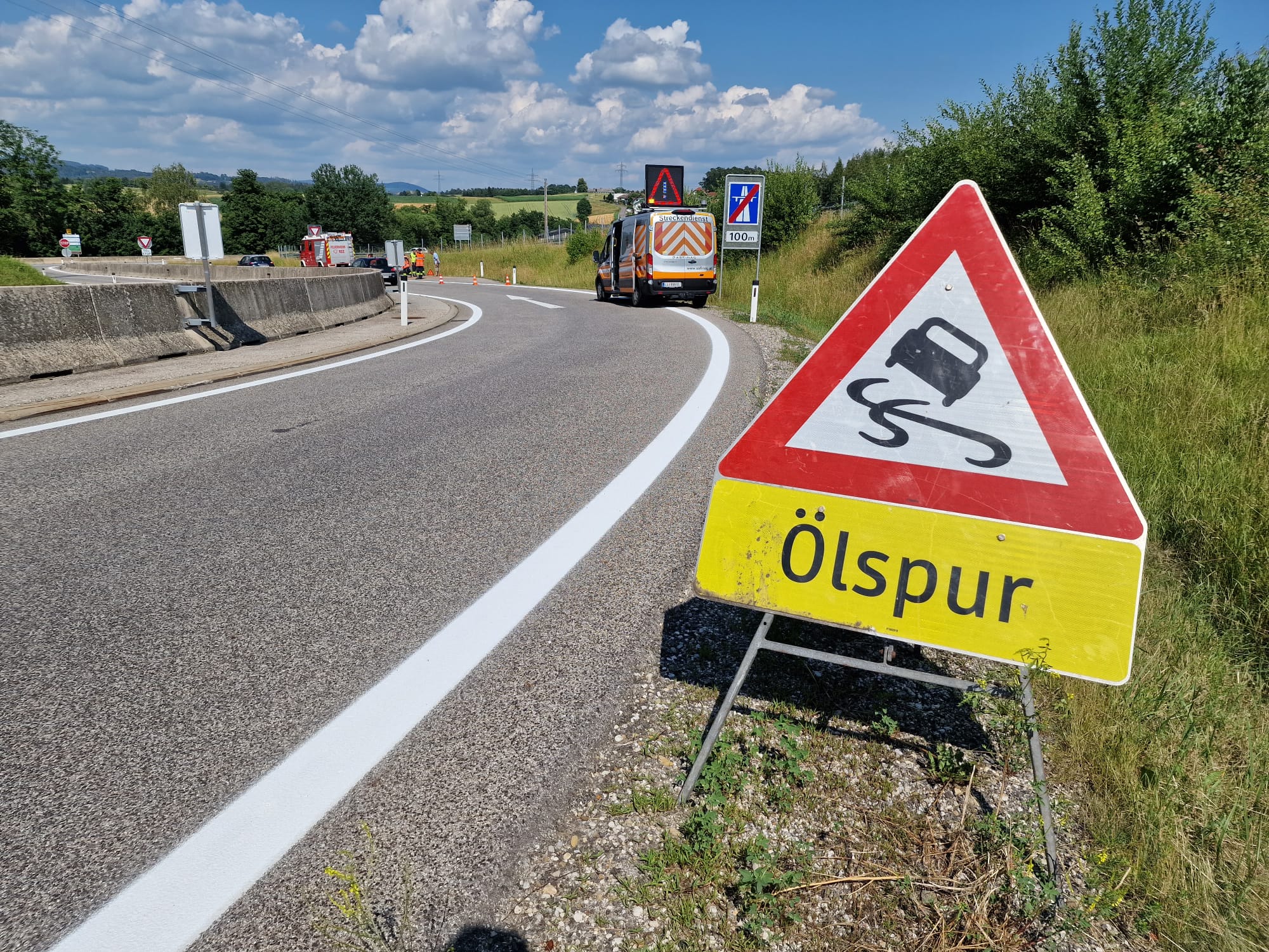 23.06.2022 - EINSATZ: Ölspur bei Autobahnabfahrt Engerwitzdorf