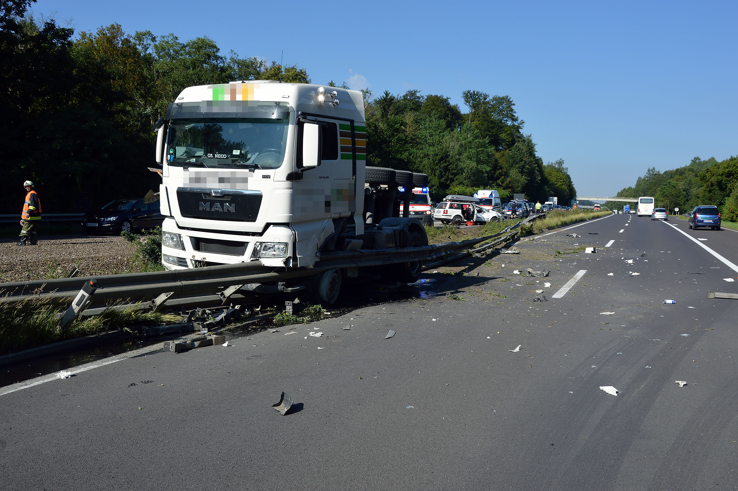 30.7.2016 - EINSATZ: Gefährlicher Lkw-Unfall auf der A7