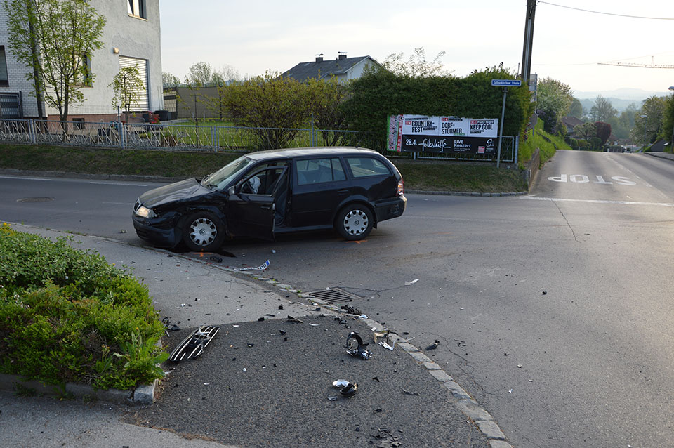 23.04.2018 - EINSATZ: Verkehrsunfall Schweinbacher Kreuzung - Update