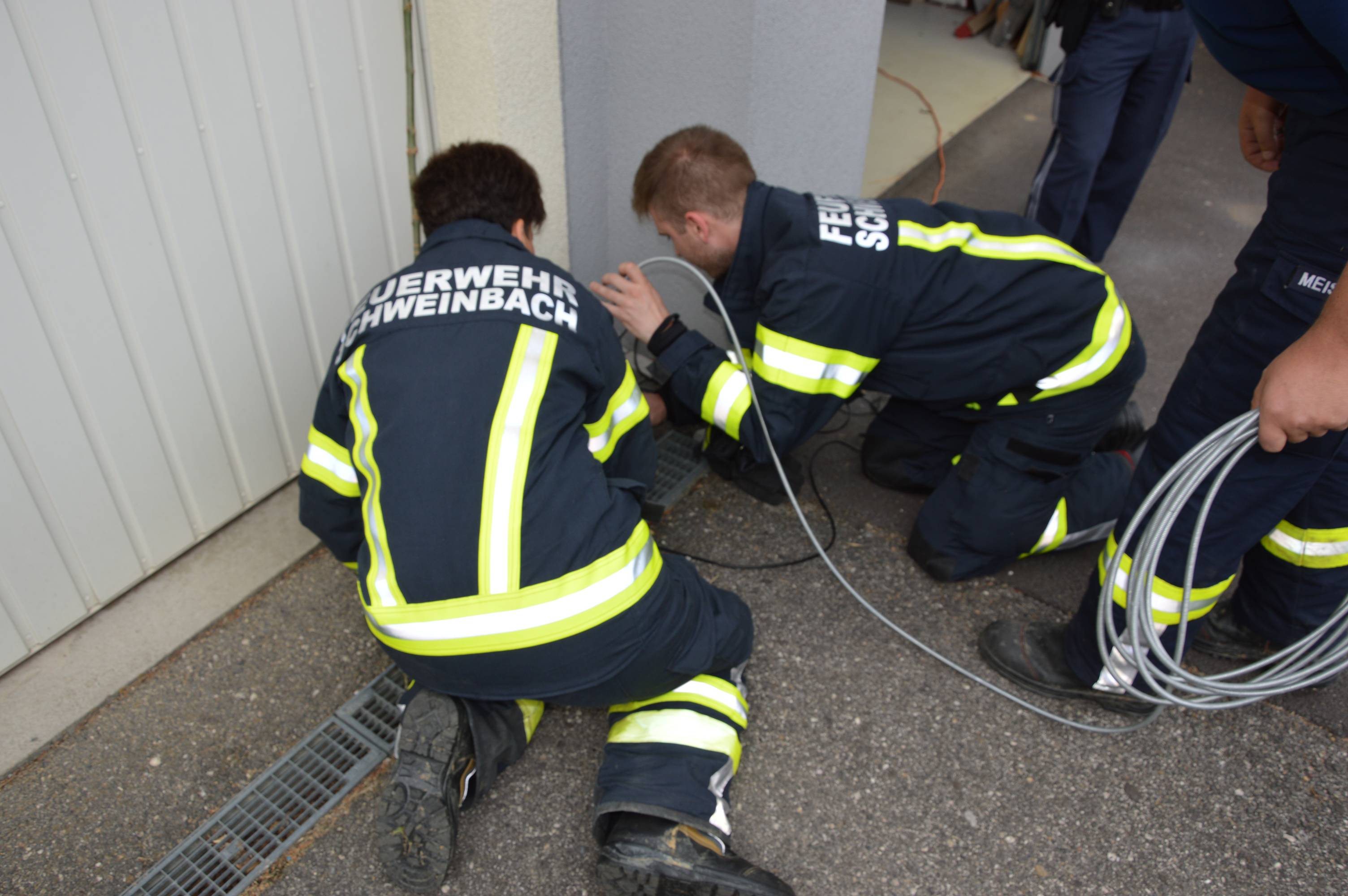 16.05.2016 - EINSATZ: Schlangenalarm in Hauseinfahrt