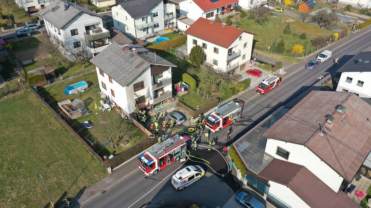 26.03.2022 - EINSATZ: Garage in Vollbrand