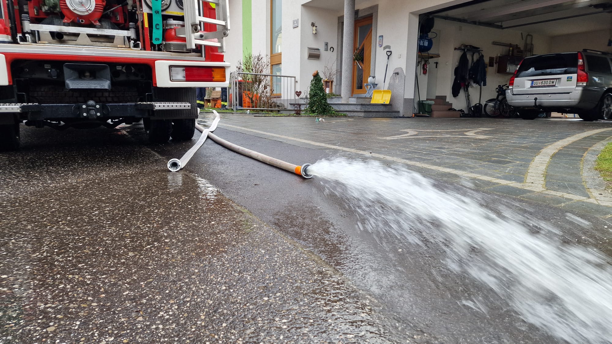 24.12.2022 - EINSATZ: Keller 15 Zentimeter unter Wasser