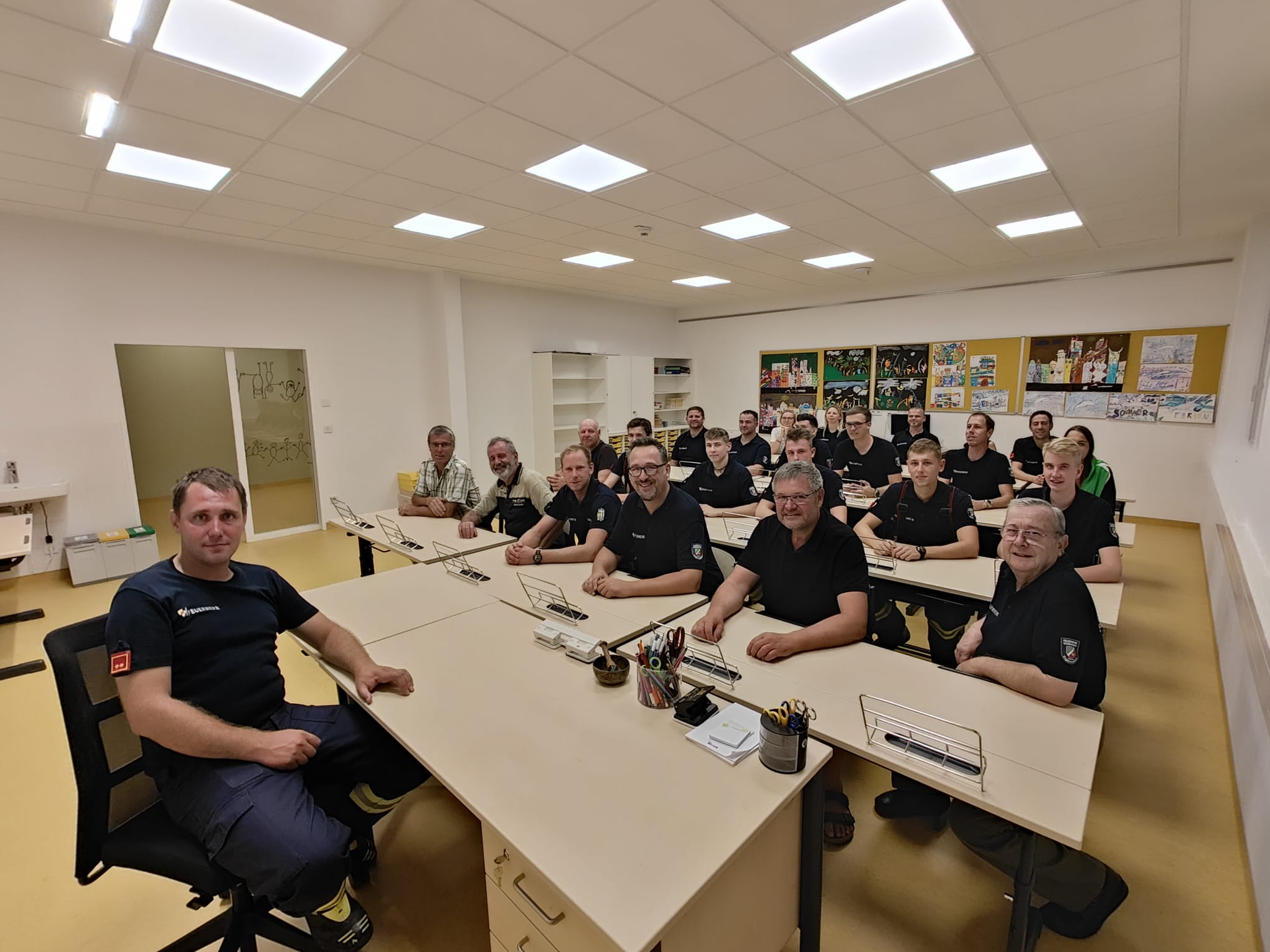 Klasse "FF Schweinbach" vollzählig! - Besichtigung der neuen Volksschule