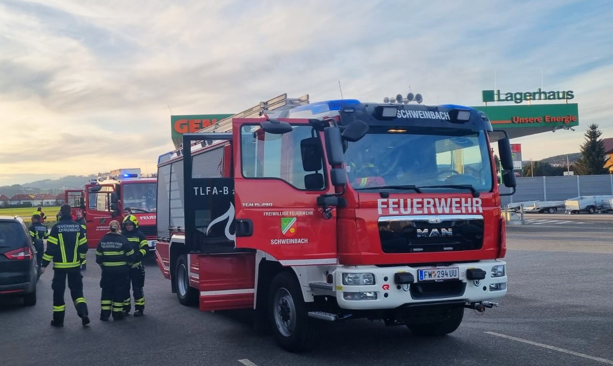 22.02.2023 - EINATZ: Traktor löste Brandmelder im Lagerhaus aus