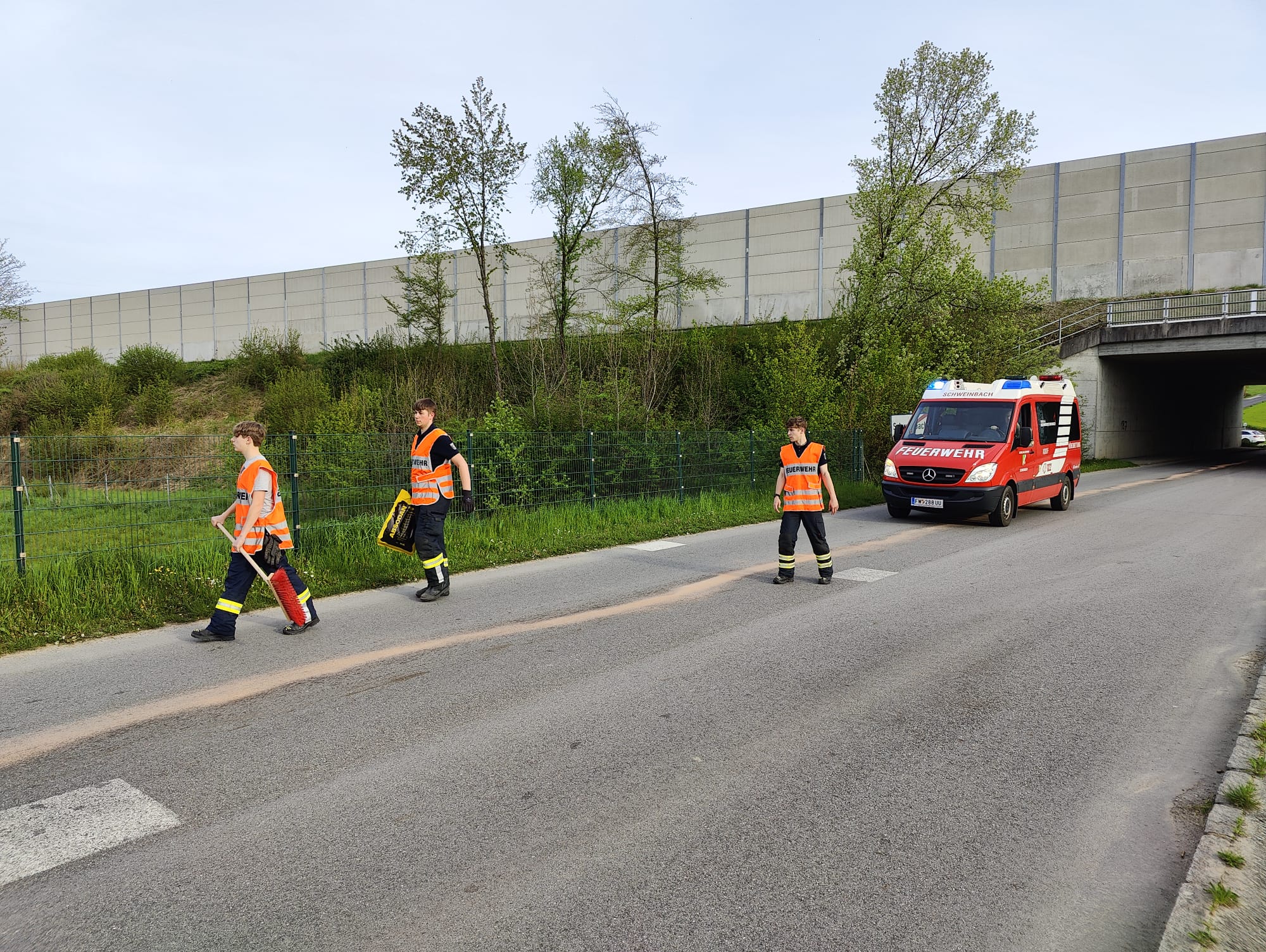 01.05.2023 - EINSATZ: Ölspur vom Bauhof bis Kreisverkehr Gallneukirchen