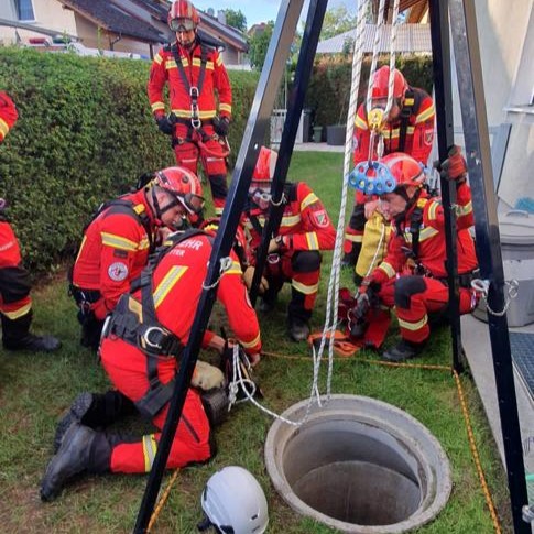 26.07.2023 - Höhenretter übten Schachtrettung