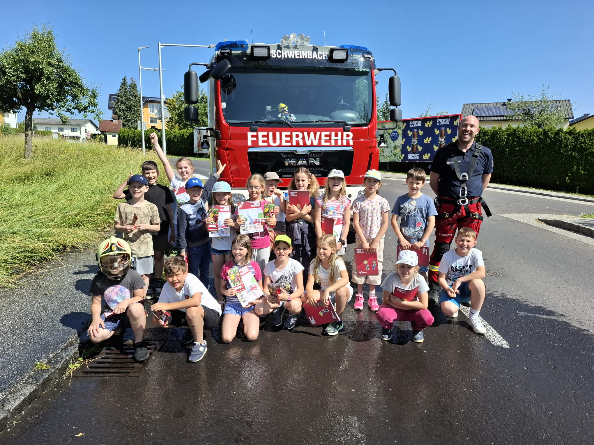 13.06.2025 - Volksschule besucht Feuerwehr