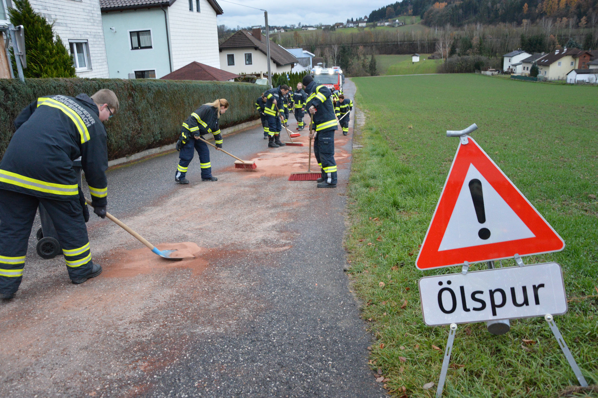 19.11.2017 - EINSATZ: Ölspur Breitweg